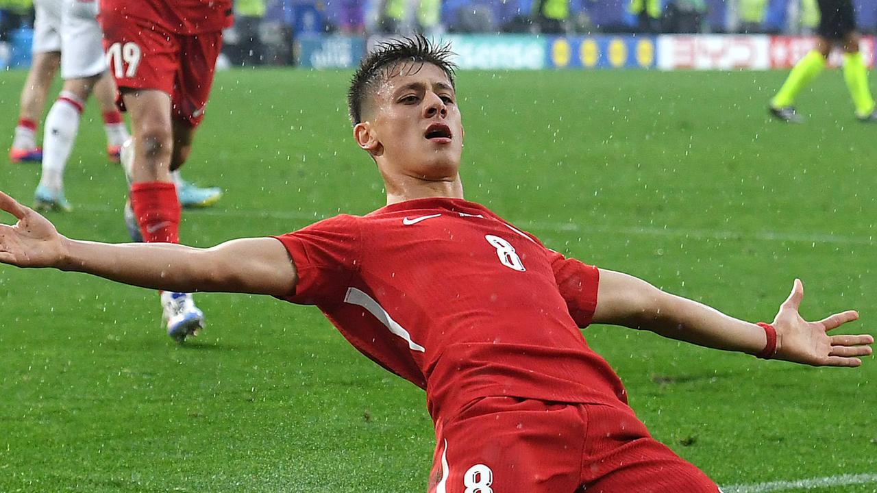 Dünya devi, Arda Güler'in ailesiyle görüştü! Fenerbahçe'ye teklif ... Arda Güler: Anak Emas Turki, Berlian Muda di Bernabéu